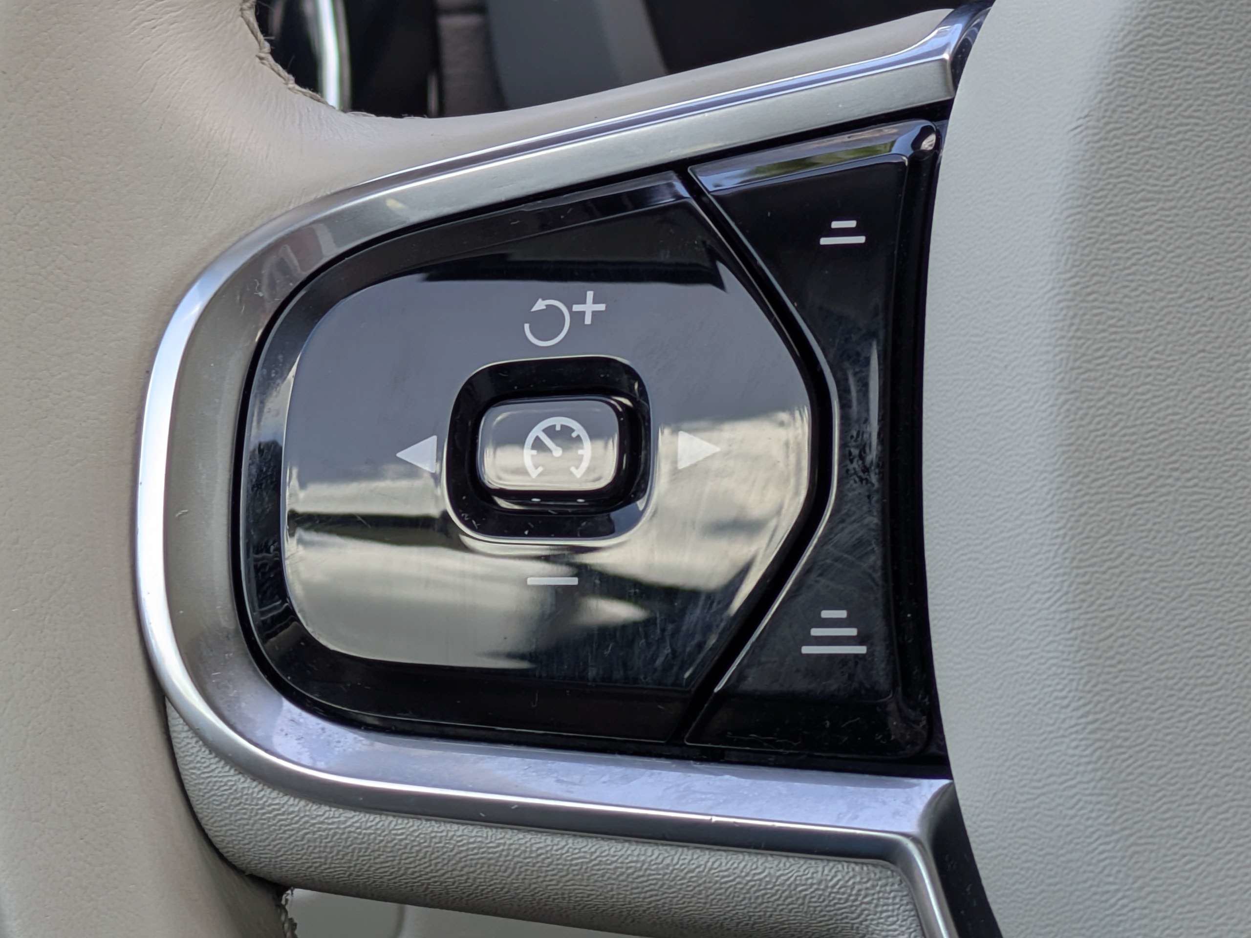 Used 2019 Volvo XC60 T5 Inscription w/ Protection Package AWD/4WD image 25