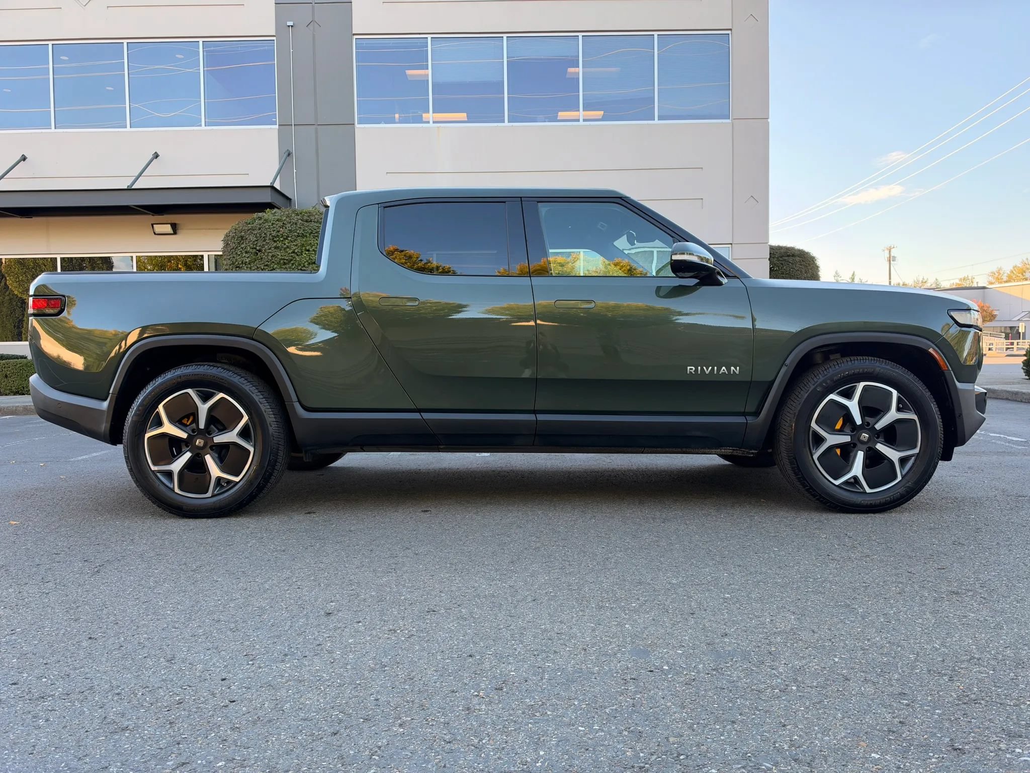 Used 2022 Rivian R1T Adventure AWD/4WD image 16