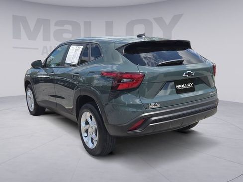 Used 2025 Chevrolet Trax LS w/ LS Convenience Package FWD image 3