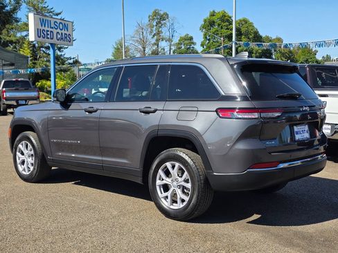 Used 2022 Jeep Grand Cherokee Limited AWD/4WD image 2