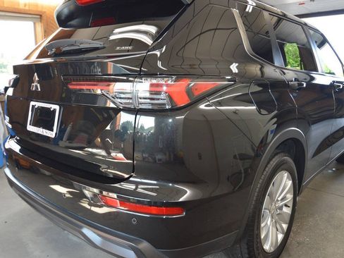 Used 2025 Mitsubishi Outlander ES AWD/4WD image 13