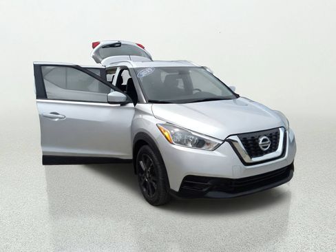 Used 2019 Nissan Kicks SV FWD image 9
