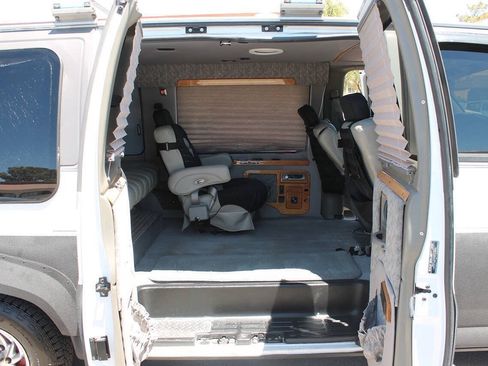 Used 2000 GMC Savana 1500 w/ Marketing Option Pkg 1SE RWD image 25