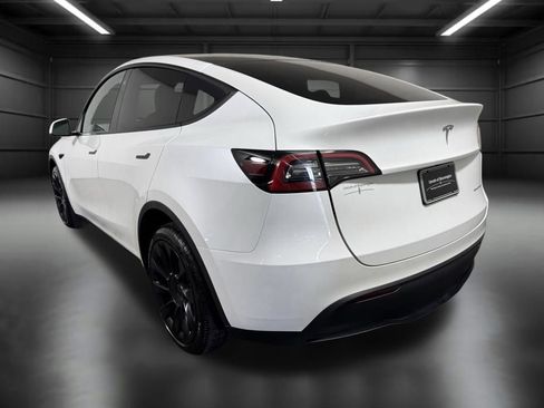 Used 2023 Tesla Model Y Long Range image 3