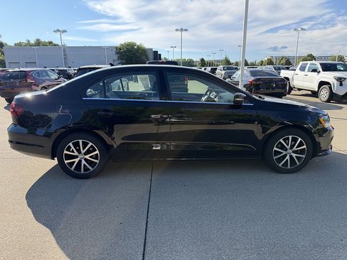 Used 2018 Volkswagen Jetta SE FWD image 3