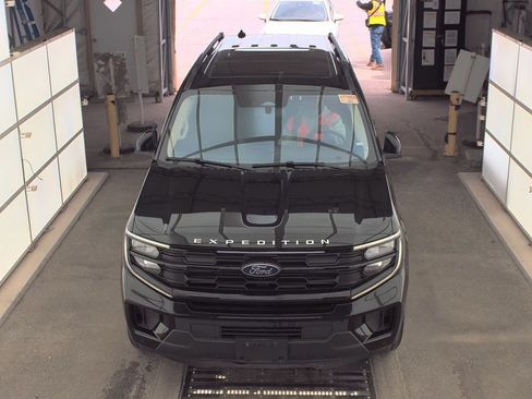 Used 2025 Ford Expedition Max Active AWD/4WD image 2