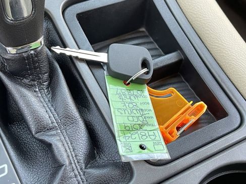 Used 2019 Ford Taurus SE image 28