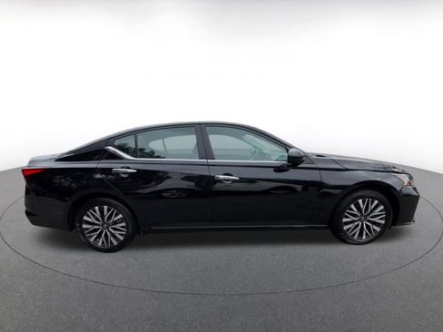 Used 2025 Nissan Altima 2.5 SV image 16