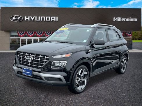 Certified 2023 Hyundai Venue SEL w/ Cargo Package image 2