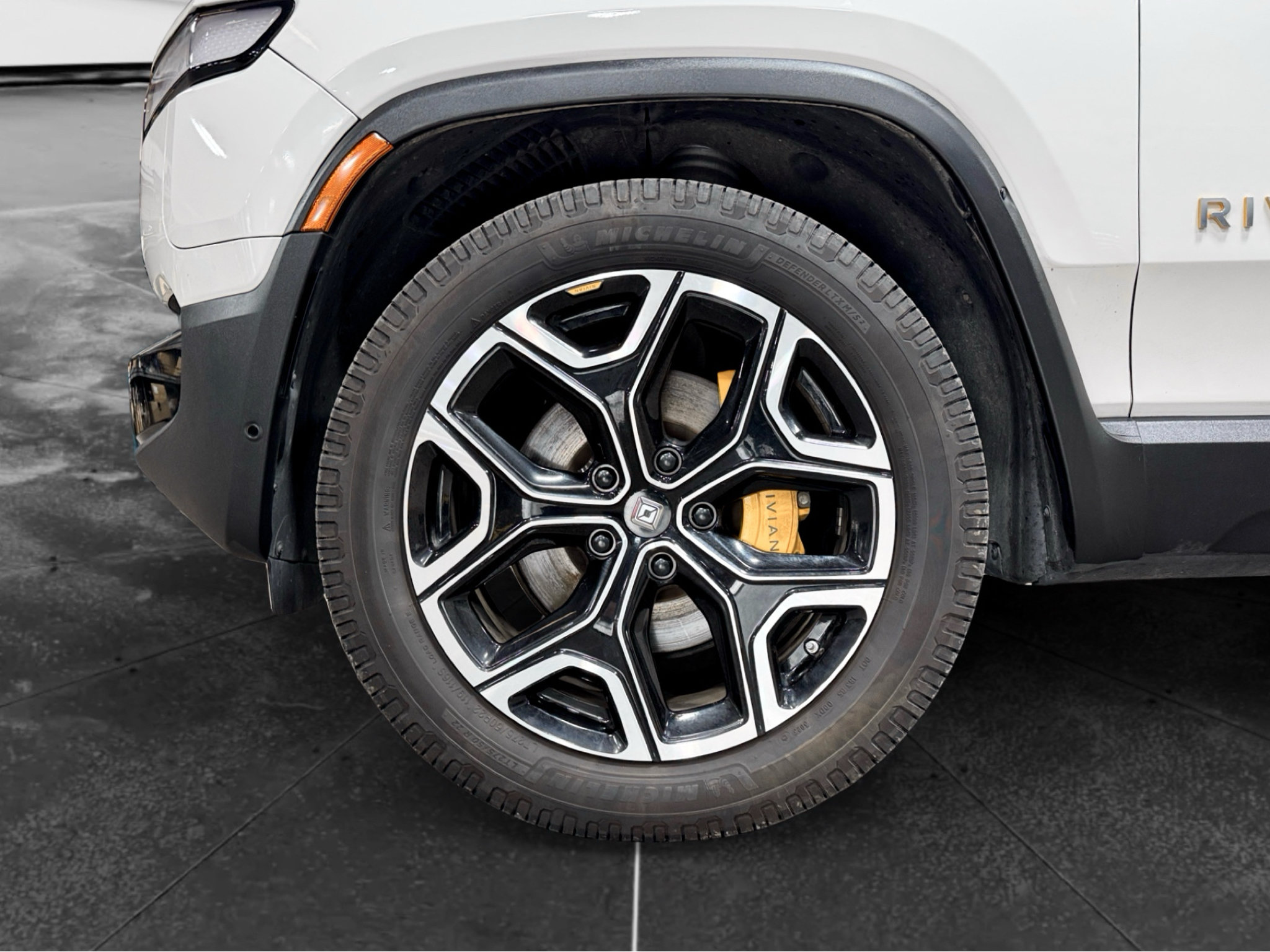 Used 2023 Rivian R1S Adventure Quad AWD/4WD image 32