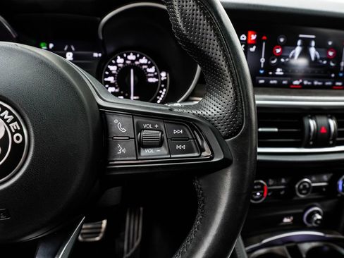 Used 2023 Alfa Romeo Stelvio Ti image 36