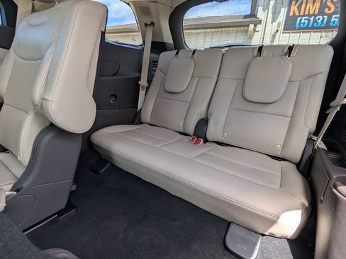 Used 2022 Ford Explorer Platinum w/ Equipment Group 601A AWD/4WD image 39
