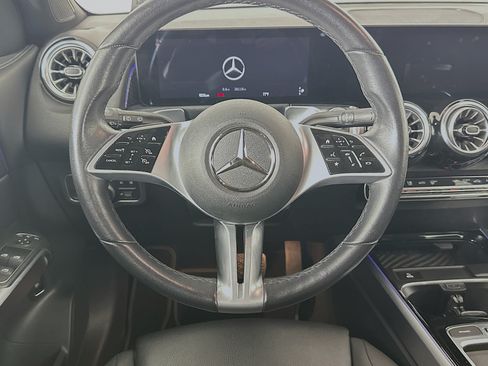 Used 2025 Mercedes-Benz GLB 250 image 18