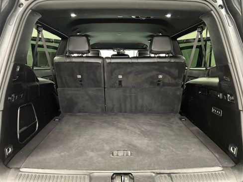 Used 2024 Jeep Wagoneer L Series II RWD image 38