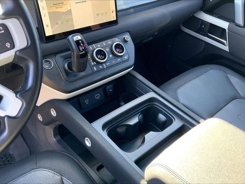 Used 2022 Land Rover Defender 110 X-Dynamic SE image 16