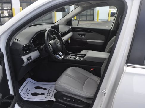 Certified 2025 Honda Pilot EX-L image 16