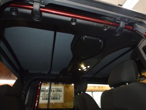 Used 2021 Jeep Gladiator Sport image 20