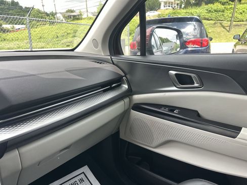 Used 2024 Kia Carnival LX FWD image 19