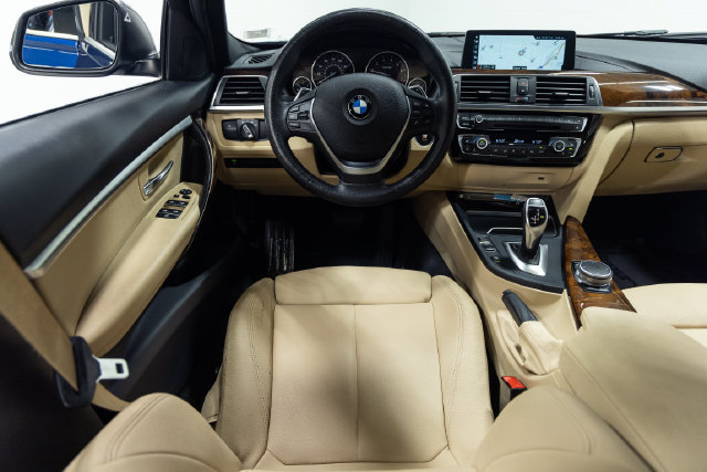 Used 2018 BMW 330i xDrive Sedan AWD/4WD image 3