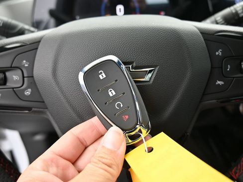 Used 2025 Chevrolet Trax RS w/ Driver Confidence Package FWD image 35