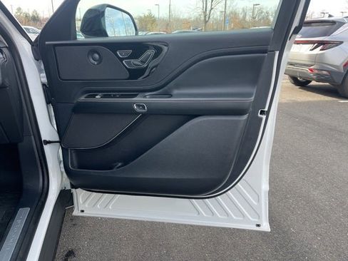 Used 2025 Lincoln Aviator AWD w/ Jet Appearance Package image 24