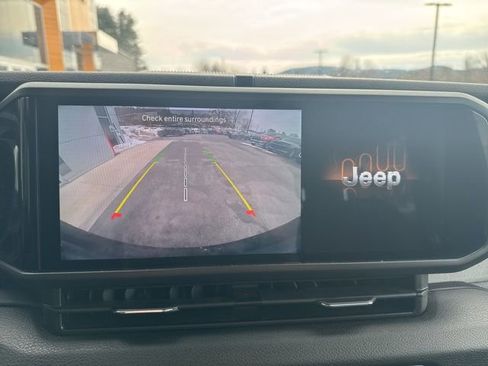 Certified 2025 Jeep Wrangler Sport AWD/4WD image 22