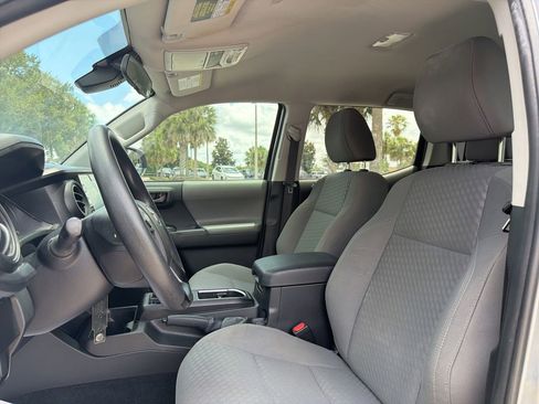 Used 2022 Toyota Tacoma SR w/ SR Convenience Package RWD image 9