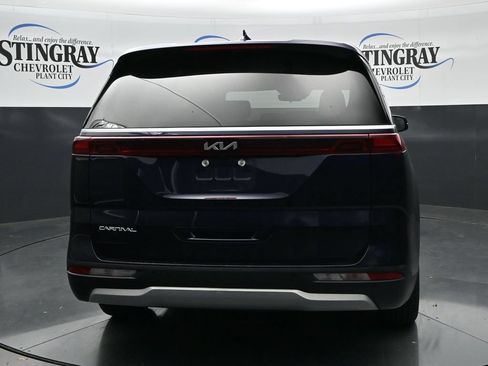 Used 2023 Kia Carnival LX FWD image 6