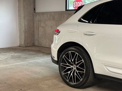 Used 2023 Porsche Macan AWD/4WD image 10