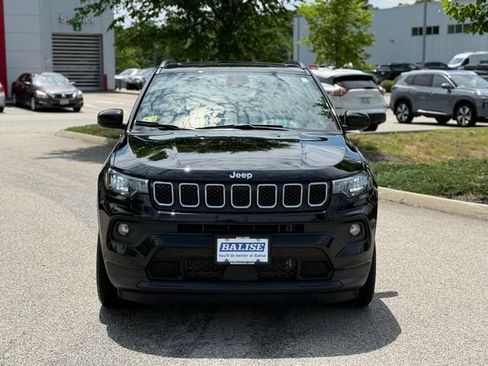 Used 2023 Jeep Compass Latitude w/ Sun and Sound Group AWD/4WD image 2