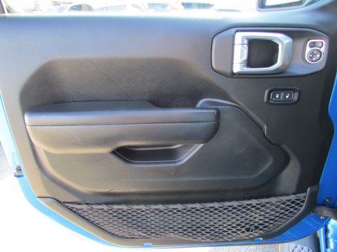 Used 2023 Jeep Gladiator Sport AWD/4WD image 18