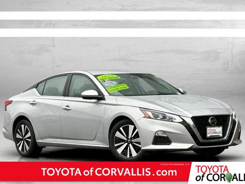 Used 2021 Nissan Altima 2.5 SV image 1