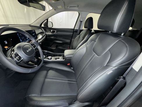 Certified 2025 Kia Sorento EX image 16