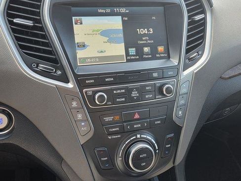 Used 2017 Hyundai Santa Fe FWD image 25