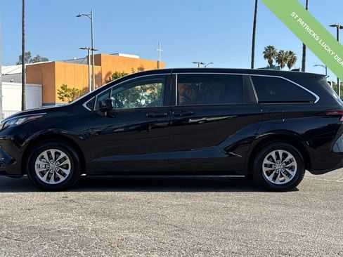 Used 2024 Toyota Sienna LE image 7