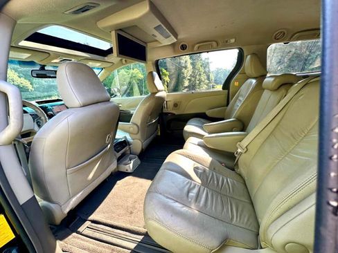Used 2011 Toyota Sienna Limited image 11