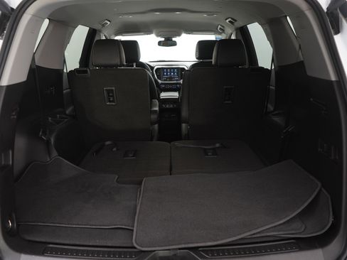 Used 2023 GMC Acadia SLT w/ Elevation Edition image 9