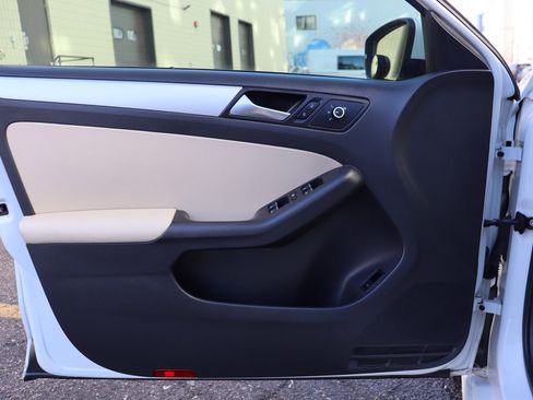 Used 2014 Volkswagen Jetta SE image 22