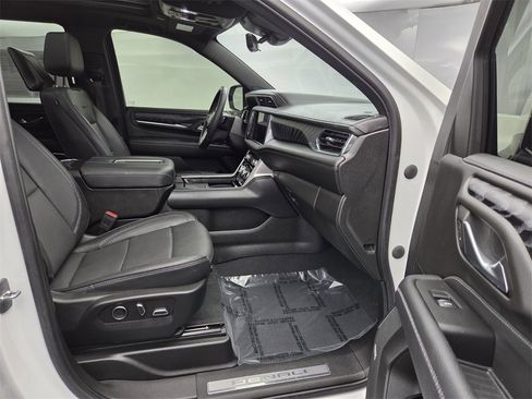 Used 2023 GMC Yukon Denali w/ Advanced Technology Package image 18