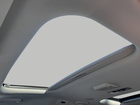 Used 2022 Kia Carnival SX Prestige image 18