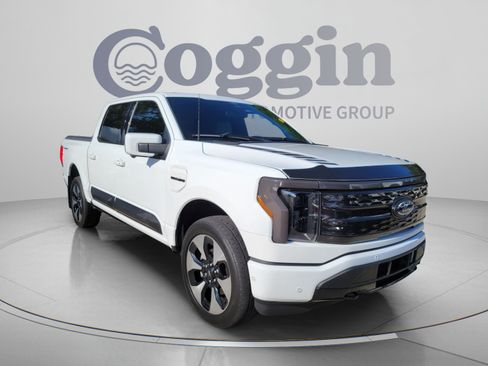 Used 2023 Ford F150 Lightning Platinum AWD/4WD image 4