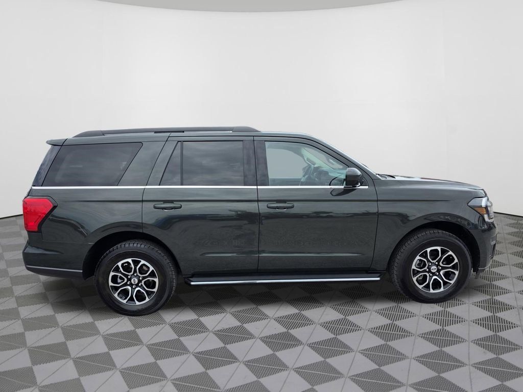 Used 2023 Ford Expedition XLT AWD/4WD image 5