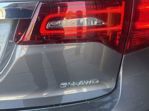 Used 2017 Acura MDX SH-AWD w/ Technology Package image 2