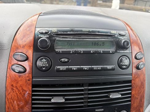 Used 2010 Toyota Sienna image 27