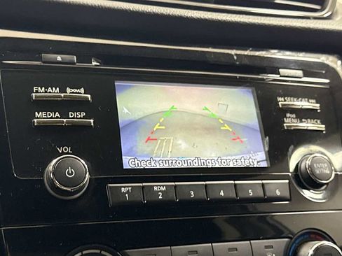 Used 2017 Nissan Rogue S image 19