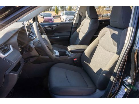 Used 2025 Toyota RAV4 XLE image 11