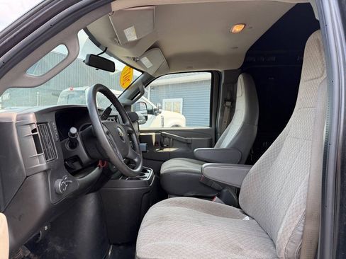 Used 2017 Chevrolet Express 2500 RWD image 11