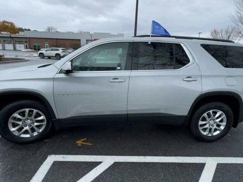 Used 2020 Chevrolet Traverse LT w/ LPO, Black Accent Package image 5