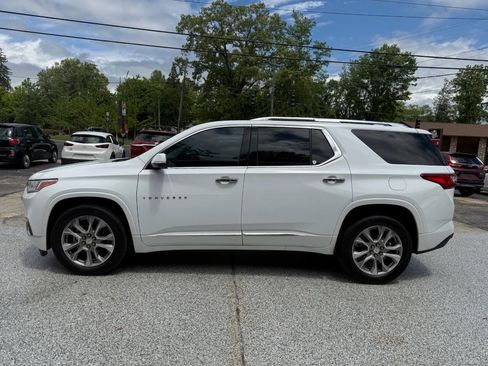 Used 2019 Chevrolet Traverse Premier w/ Driver Confidence II Package FWD image 3