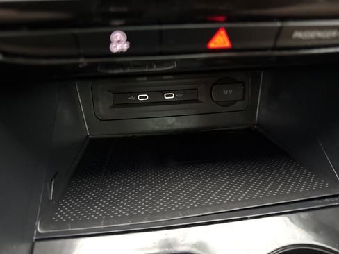 Used 2022 Volkswagen Atlas Cross Sport SE image 22